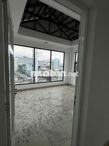 Cho Thuê nhà nguyên căn 3 tầng măt tiền phạm văn đồng