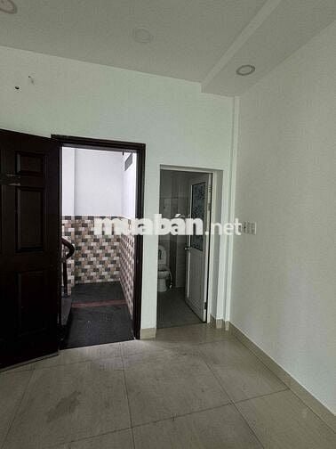 Cho Thuê nhà nguyên căn 3 tầng măt tiền phạm văn đồng