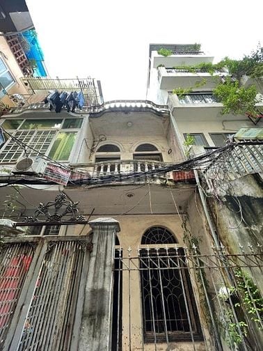 38m² HOÀNG HOA THÁM ngõ nông, trước nhà thoáng rộng.