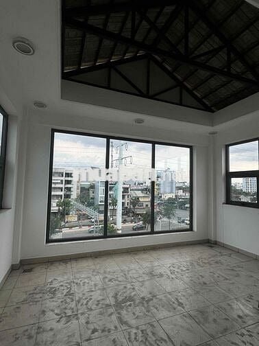 Cho Thuê nhà nguyên căn 3 tầng măt tiền phạm văn đồng