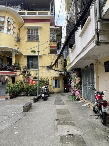 38m² HOÀNG HOA THÁM ngõ nông, trước nhà thoáng rộng.