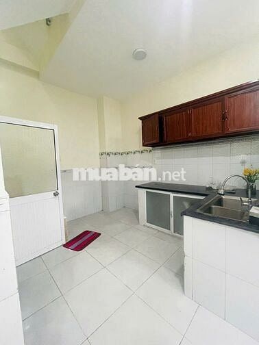 Bán nhà 3 lầu Trần Xuân soạn, Tân Hưng. SHR