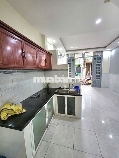 Bán nhà 3 lầu Trần Xuân soạn, Tân Hưng. SHR