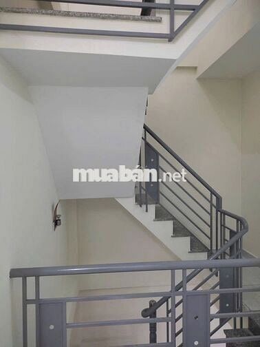 Bán nhà 3 lầu Trần Xuân soạn, Tân Hưng. SHR