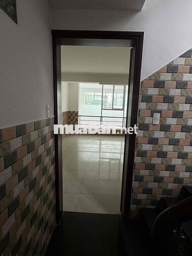 Cho Thuê nhà nguyên căn 3 tầng măt tiền phạm văn đồng