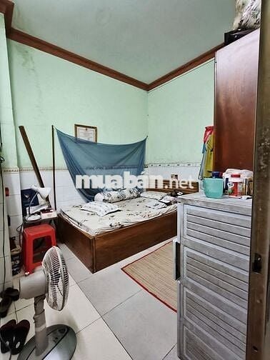 Đổ nợ cần bán gấp nhà LĐT - Giá 1,8 tỷ, 1 trệt 1 lầu, SHR