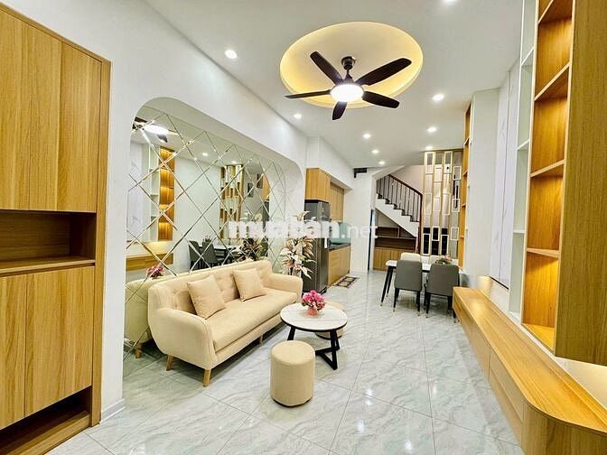 Nhà ngõ 242 Đường Láng 35m2 x 4 tầng 3pn 15.5tr