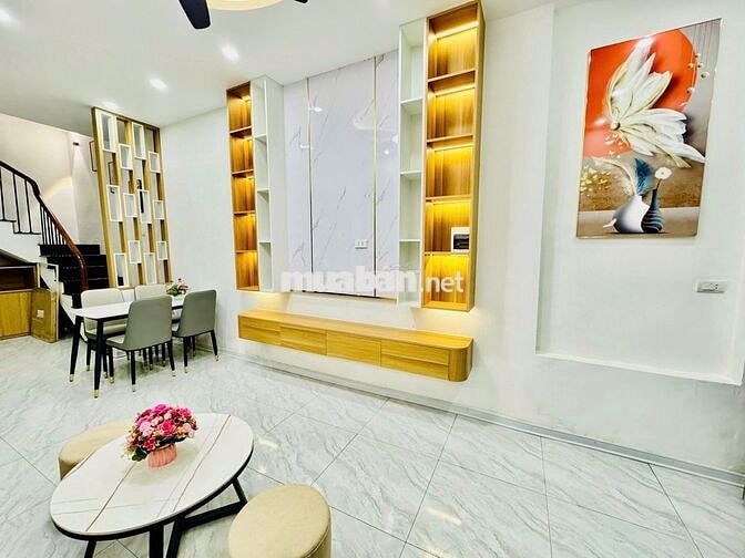 Nhà ngõ 242 Đường Láng 35m2 x 4 tầng 3pn 15.5tr