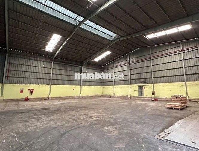 Kho đẹp cần cho thuê gấp diện tích 300m2 ở Đường Bùi Văn Ba đường cont