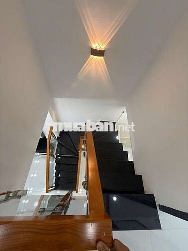 Bán nhà ngay đường Hòa Bình gần Đầm Sen , nhà đẹp xách vali vô ở ngay