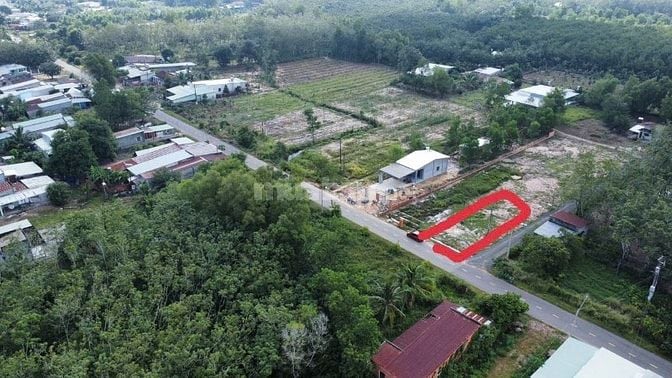 gia đình cần bán lô góc 2mt vị trí đẹp