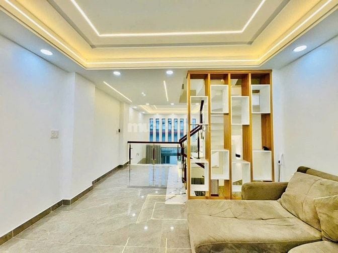 Kẹt vốn bán gấp nhà Lãnh Binh Thăng. Phường 8. Quận 11. Giá 3 tỷ 150.