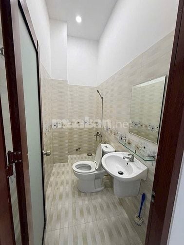 Kẹt vốn bán gấp nhà Lãnh Binh Thăng. Phường 8. Quận 11. Giá 3 tỷ 150.