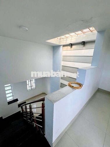 Nhà 6 Tầng 7 Phòng, Đường 10m, Gần Công Viên Làng Hoa