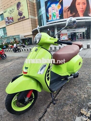Vespa Ý - GTS 250cc phong cách lịch lãm