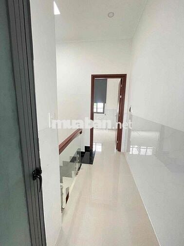 Nhà 2 lầu 3 phòng hẻm Trần Hưng Đạo