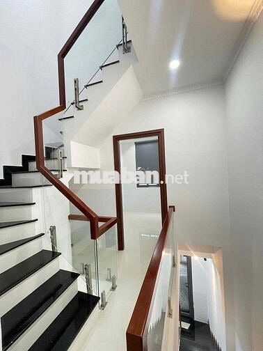 Nhà 2 lầu 3 phòng hẻm Trần Hưng Đạo