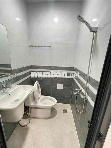 Nhà 2 lầu 3 phòng hẻm Trần Hưng Đạo