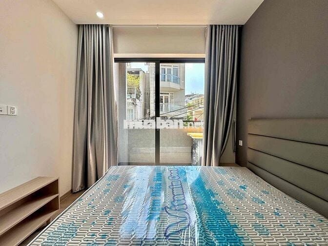 CHO THUÊ CĂN HỘ BAN CÔNG FULL NỘI THẤT NGAY BỜ KÈ HOÀNG SA QUẬN 1 RẺ