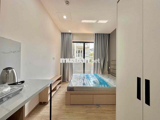 CHO THUÊ CĂN HỘ BAN CÔNG FULL NỘI THẤT NGAY BỜ KÈ HOÀNG SA QUẬN 1 RẺ