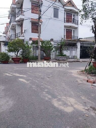 Một chục ra bờ kè cách không đầy 100 m