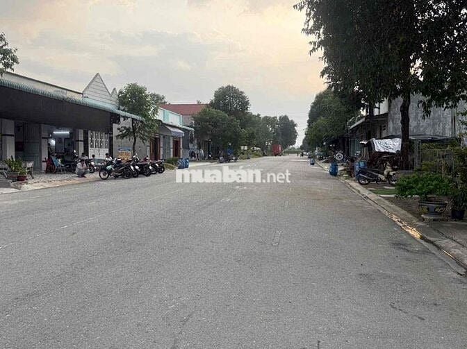 Bán Dãy Trọ Gía Rẻ Thu 35tr/tháng Sát KCN BECAMEX Sổ Hồng Riêng