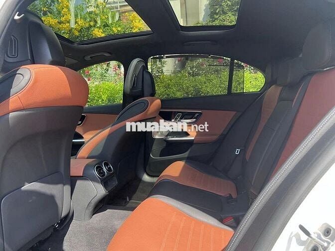 Mercedes C300 AMG 2023 Trắng