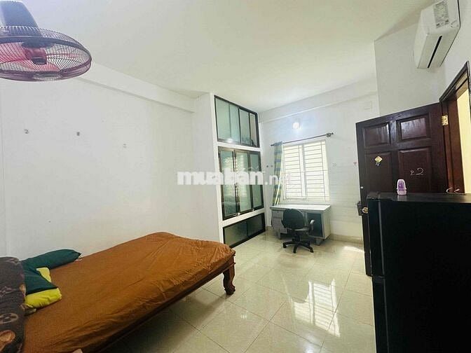 lầu1,tối đa 2 nữ,an ninh.phong rong.full nội thất. hẻm 886 xvnt f25