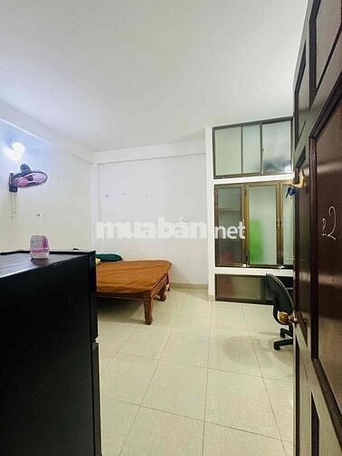 lầu1,tối đa 2 nữ,an ninh.phong rong.full nội thất. hẻm 886 xvnt f25