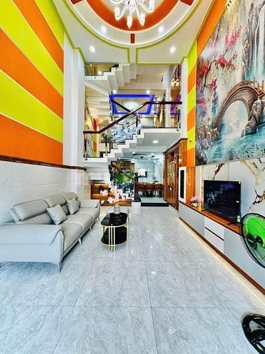 Kết cấu: trệt, lửng, 3 lầu, Gồm sân xe, phòng khách, bếp, 4 phòng ngủ,