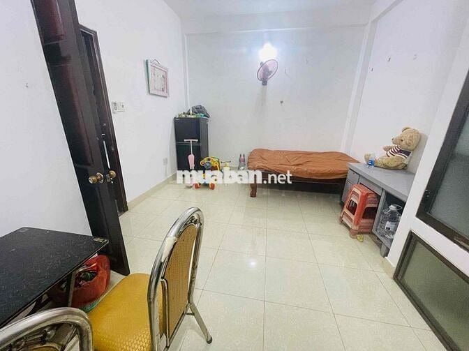 lầu1,tối đa 2 nữ,an ninh.phong rong.full nội thất. hẻm 886 xvnt f25