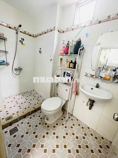 lầu1,tối đa 2 nữ,an ninh.phong rong.full nội thất. hẻm 886 xvnt f25