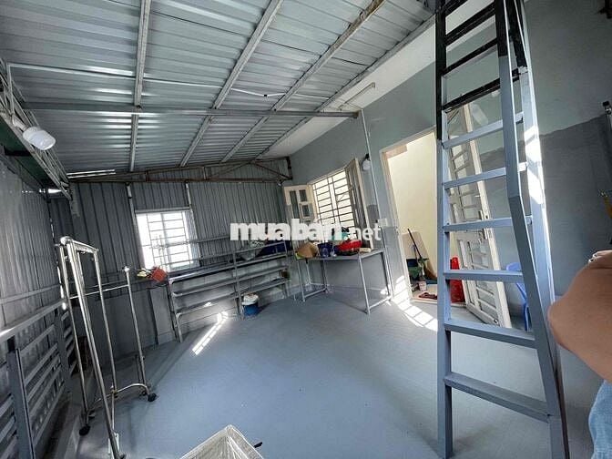 lầu1,tối đa 2 nữ,an ninh.phong rong.full nội thất. hẻm 886 xvnt f25