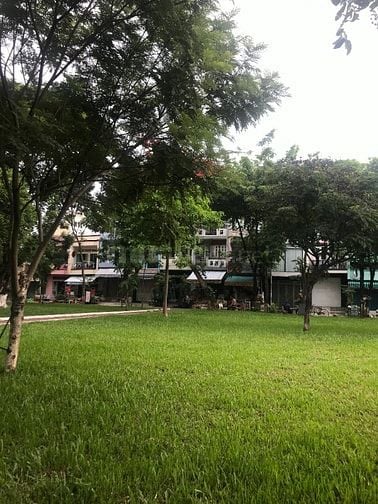 Chính chủ bán nhà TpHCM, mặt tiền đường, trước mặt nhà là công viên
