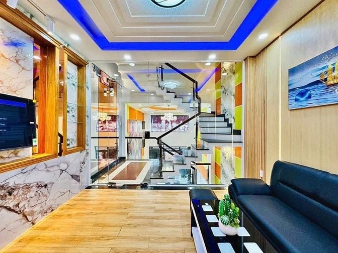 Kết cấu: trệt, lửng, 3 lầu, Gồm sân xe, phòng khách, bếp, 4 phòng ngủ,