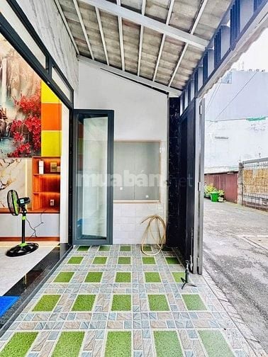 Kết cấu: trệt, lửng, 3 lầu, Gồm sân xe, phòng khách, bếp, 4 phòng ngủ,