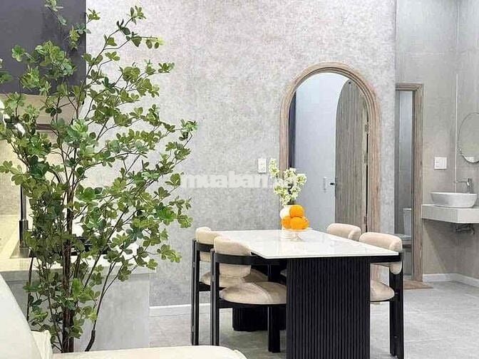 NHÀ 2.5 TẦNG  HIỆN ĐẠI ĐẸP FULL NỘI THẤT TÂY THUÊ