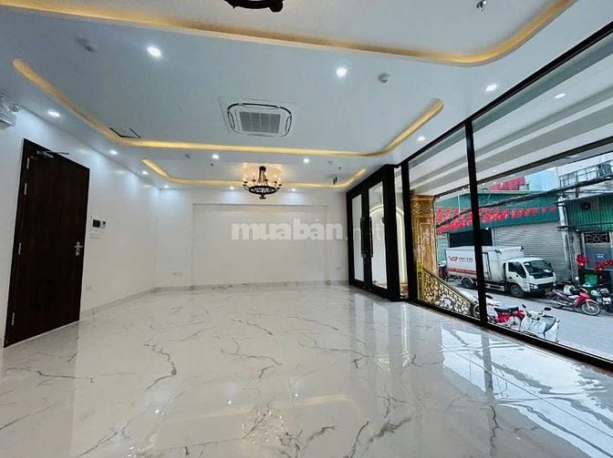 Bán nhà mặt phố Đội Cấn, 100m2, xây 10 tầng, MT 8m, cho thuê hơn 200 t