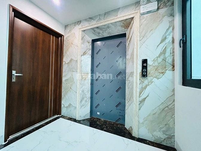 Bán nhà mặt phố Đội Cấn, 100m2, xây 10 tầng, MT 8m, cho thuê hơn 200 t