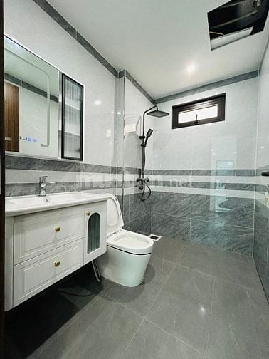 Bán nhà mặt phố Đội Cấn, 100m2, xây 10 tầng, MT 8m, cho thuê hơn 200 t