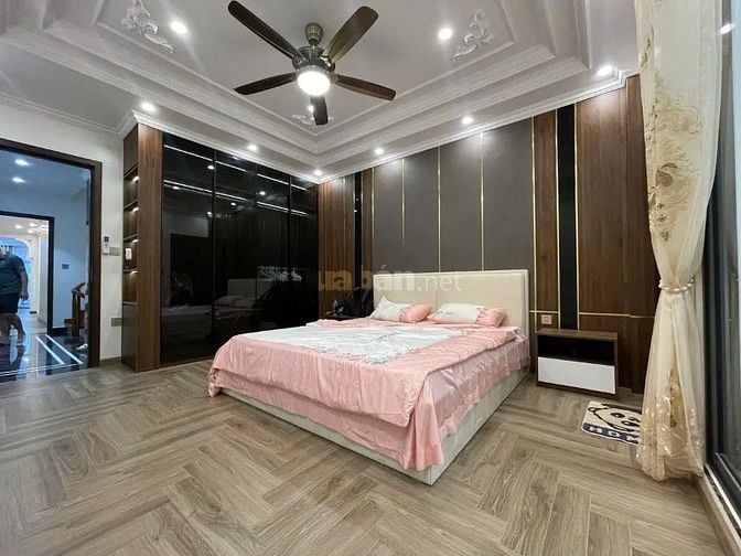 BÁN NHÀ NGUYỄN VĂN HUYÊN – CẦU GIẤY – DIỆN TÍCH 67 M2 – 5 TẦNG/6 NGỦ -