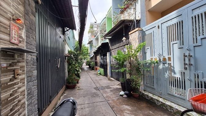 Bán gấp nhà 1trệt, 3 lầu, ST. Hẻm 101 ra Bùi Minh Trực P5, Q8. DT4mx9m