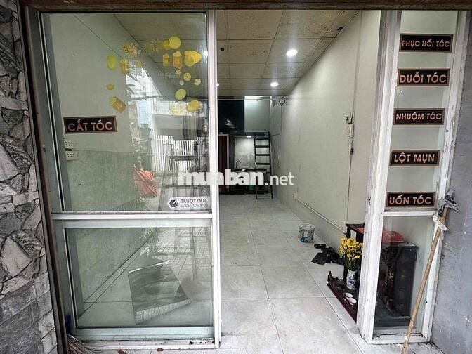 Mặt bằng kinh doanh + gác ở lại .