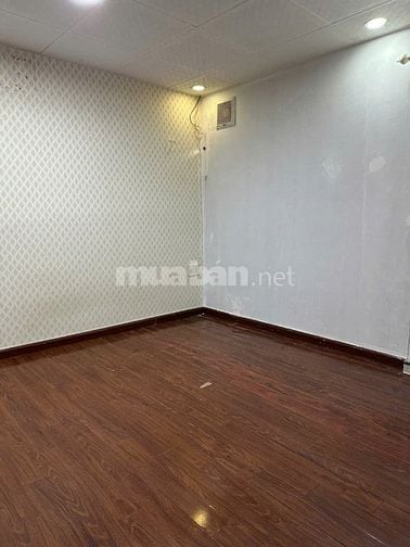 2,7 tỷ Nhà 2 lầu đúc P9Q8 SHR 4 x 5 ( 2pn ) giá còn tl 