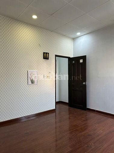 2,7 tỷ Nhà 2 lầu đúc P9Q8 SHR 4 x 5 ( 2pn ) giá còn tl 