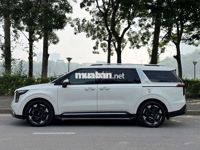 Kia Carnival 2025 Premium 2.2D 8S - 45,000 km.