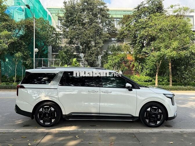 Kia Carnival 2025 Premium 2.2D 8S - 45,000 km.