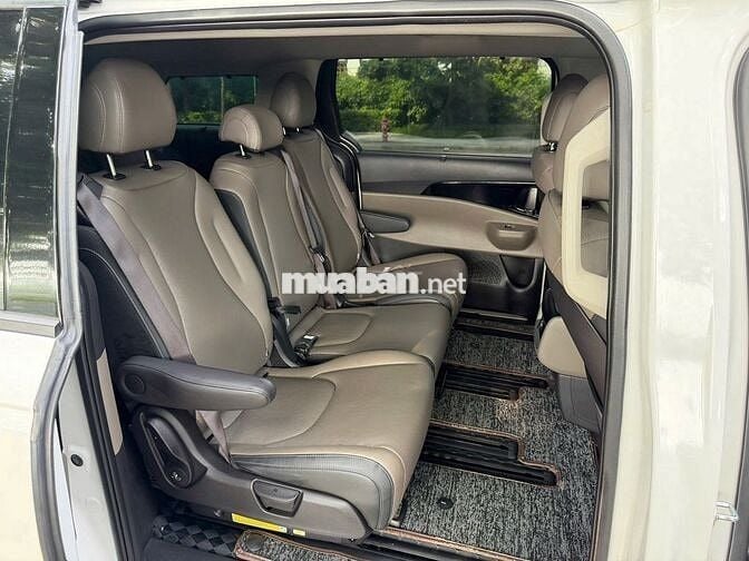 Kia Carnival 2025 Premium 2.2D 8S - 45,000 km.