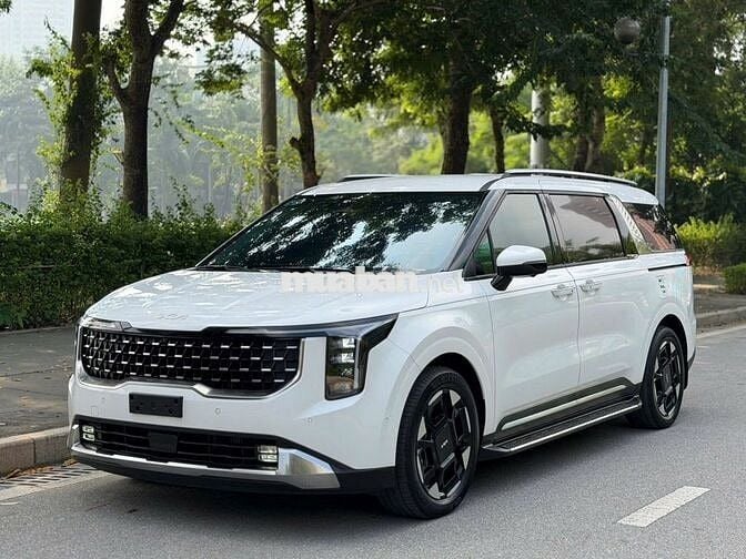 Kia Carnival 2025 Premium 2.2D 8S - 45,000 km.