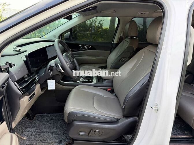 Kia Carnival 2025 Premium 2.2D 8S - 45,000 km.